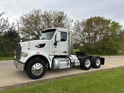 Peterbilt 567 Day Cab Truck - Paccar 455HP, Automatic