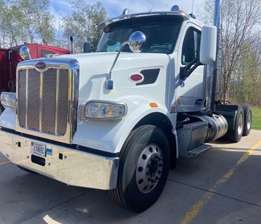 Peterbilt 567 Day Cab Truck - Paccar 455HP, Manual