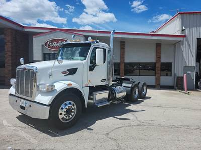 Peterbilt 567 Day Cab Truck - Paccar 455HP, Manual
