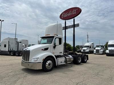 Peterbilt 579 Day Cab Truck - Paccar 455HP, Automatic