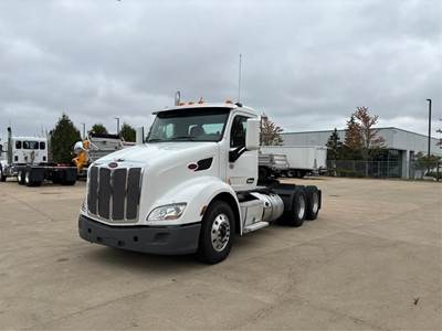 Peterbilt 579 Day Cab Truck - Paccar 405HP, Manual