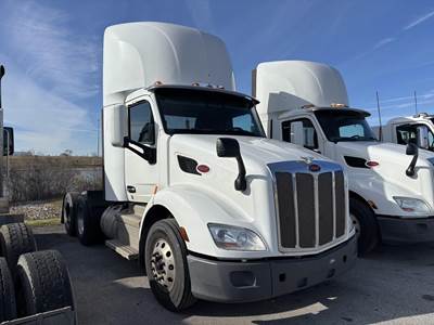 Peterbilt 579 Day Cab Truck - Paccar 455HP, Automatic