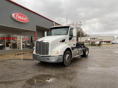 Peterbilt 579 Single Axle Day Cab Truck - Paccar 455HP, Automatic