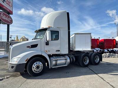 Peterbilt 579 Day Cab Truck - Paccar 455HP, Automatic