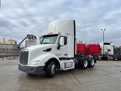 Peterbilt 579 Day Cab Truck - Paccar 455HP, Automatic