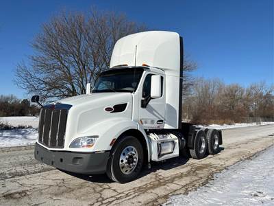 Peterbilt 579 Day Cab Truck - Paccar 455HP, Automatic