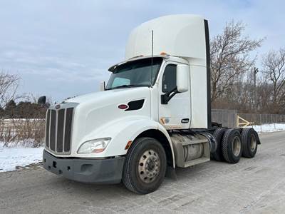 Peterbilt 579 Day Cab Truck - Paccar 455HP, Automatic