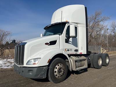 Peterbilt 579 Day Cab Truck - Paccar 455HP, Automatic