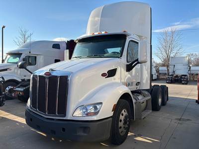 Peterbilt 579 Day Cab Truck - Paccar 455HP, Automatic