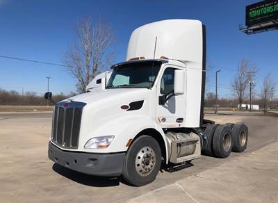 Peterbilt 579 Day Cab Truck - Paccar 455HP, Automatic