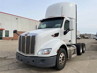 Peterbilt 579 Day Cab Truck - Paccar 455HP, Automatic