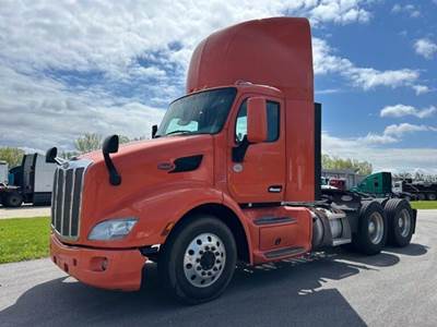 Peterbilt 579 Day Cab Truck - Paccar 455HP, 12 Speed Automatic