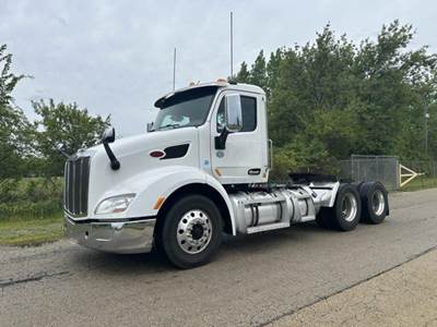 Peterbilt 579 Day Cab Truck - Paccar 455HP, 10 Speed Manual