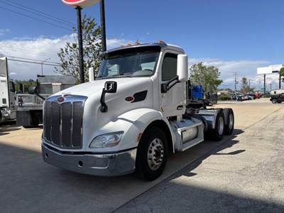 Peterbilt 579 Day Cab Truck - Paccar 455HP, 10 Speed Manual