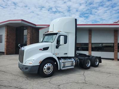 Peterbilt 579 Day Cab Truck - Paccar 455HP, 12 Speed Automatic