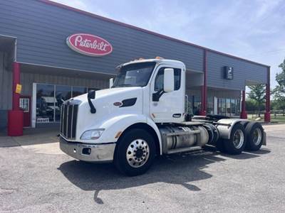 Peterbilt 579 Day Cab Truck - Paccar 455HP, 10 Speed Automatic