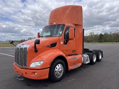 Peterbilt 579 Day Cab Truck - Paccar 455HP, 12 Speed Automatic