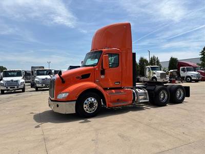 Peterbilt 579 Day Cab Truck - Paccar 455HP, 12 Speed Automatic
