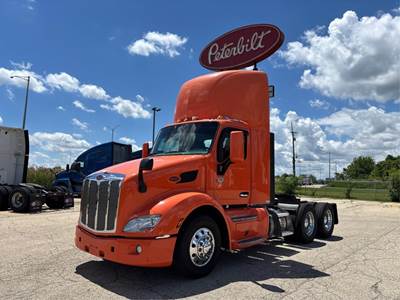 Peterbilt 579 Day Cab Truck - Paccar 455HP, 12 Speed Automatic