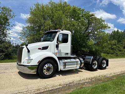 Peterbilt 579 Day Cab Truck - Paccar 455HP, 10 Speed Manual