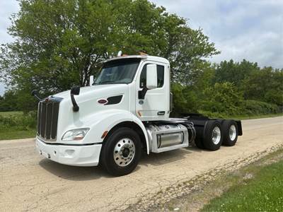 Peterbilt 579 Day Cab Truck - Paccar 455HP, 10 Speed Manual