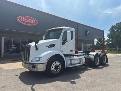 Peterbilt 579 Day Cab Truck - Paccar 455HP, 10 Speed Automatic