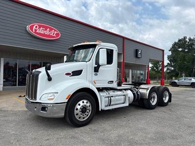Peterbilt 579 Day Cab Truck - Paccar 455HP, 10 Speed Automatic