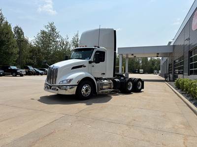 Peterbilt 579 Day Cab Truck - Paccar 455HP, 12 Spd Speed