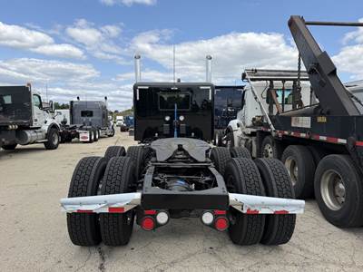 Peterbilt 589 Day Cab Truck - Cummins 565HP, 18 Spd Speed