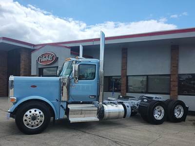 Peterbilt 589 Day Cab Truck - Cummins 565HP, 18 Speed Manual