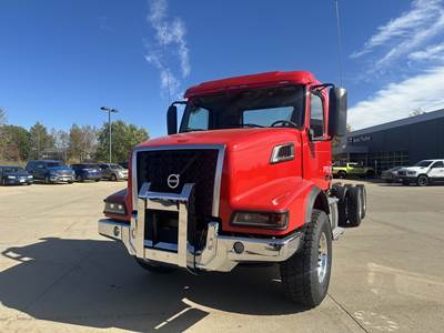 Volvo VHD64B Day Cab Truck - D13 455HP, 13 Spd Speed