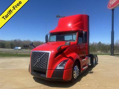 Volvo VNL64T300 Day Cab Truck - D13 455HP, 12 Spd Speed