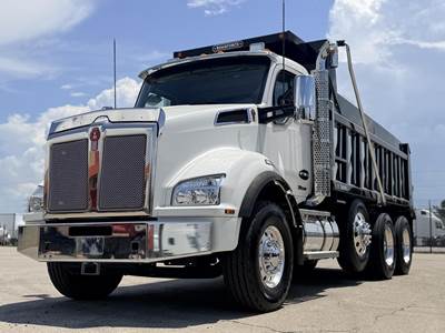 Kenworth T880 Tri Axle Dump Truck - Paccar 455HP, 6 Speed Automatic