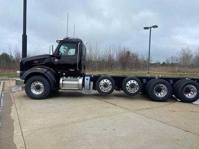 Peterbilt 567 Dump Truck - Paccar 510HP, Amt