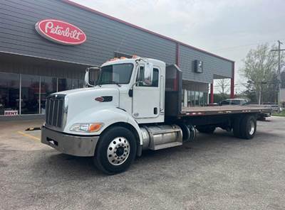 Peterbilt 337 Flatbed Truck - 220HP, Automatic