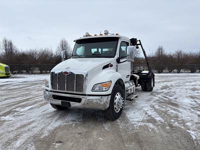 Peterbilt 536 Hooklift Truck - Paccar, 330HP, 6 Spd Speed