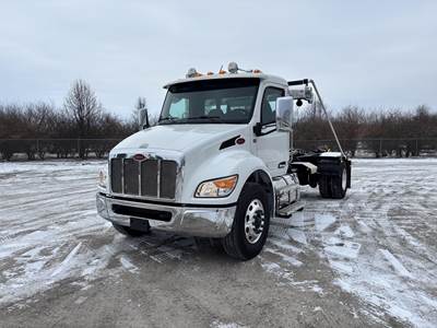 Peterbilt 536 Single Axle Hooklift Truck - Paccar, 330HP, Automatic
