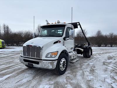 Peterbilt 537 Hooklift Truck - Paccar, 350HP, 10 Spd Speed