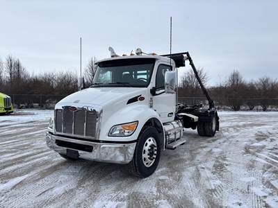 Peterbilt 537 Single Axle Hooklift Truck - Paccar, 350HP, Automatic