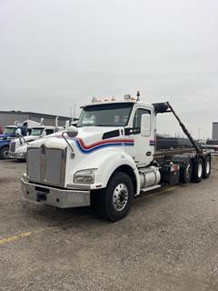 Kenworth T880 Tri Axle Roll Off Truck - Cummins, 485HP, Automatic