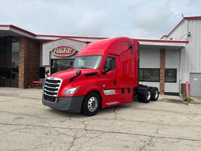 Freightliner Cascadia 126 Sleeper Semi Truck - 72" Raised Roof Sleeper, Detroit 400HP, Automatic