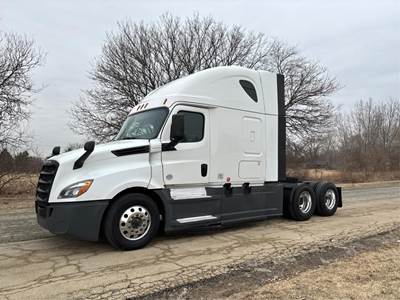 Freightliner Cascadia 126 Sleeper Semi Truck - 72" Raised Roof Sleeper, Detroit 400HP, Automatic