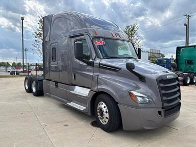 Freightliner Cascadia 126 Sleeper Semi Truck - 72" Raised Roof Sleeper, Detroit 455HP, Automatic