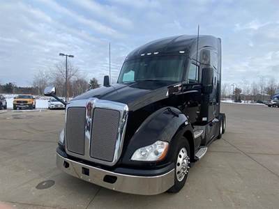 2019 Kenworth T680 Sleeper Semi Truck