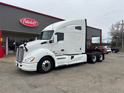 Kenworth T680 Sleeper Semi Truck - 76" Raised Roof Sleeper, Paccar 455HP, Automatic
