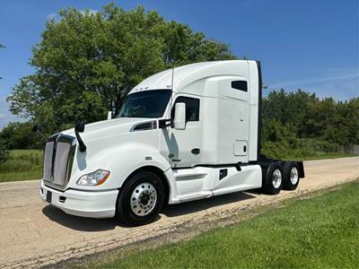 Kenworth T680 Sleeper Semi Truck - 76" Raised Roof Sleeper, Cummins 450HP, Automatic