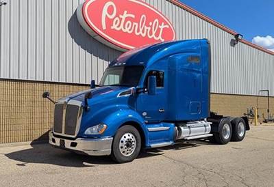 Kenworth T680 Sleeper Semi Truck - Cummins 400HP