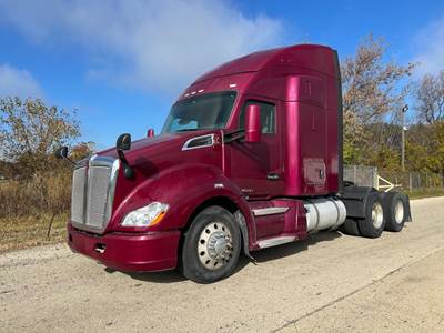Kenworth T680 Sleeper Semi Truck - Paccar 405HP