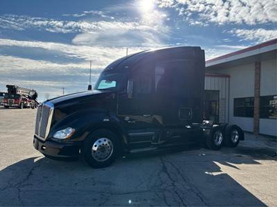 Kenworth T680 Sleeper Semi Truck - 76" Raised Roof Sleeper, Cummins 450HP, Automatic