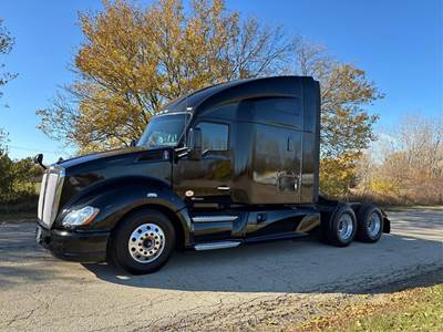 Kenworth T680 Sleeper Semi Truck - 76" Raised Roof Sleeper, Cummins 450HP, Automatic